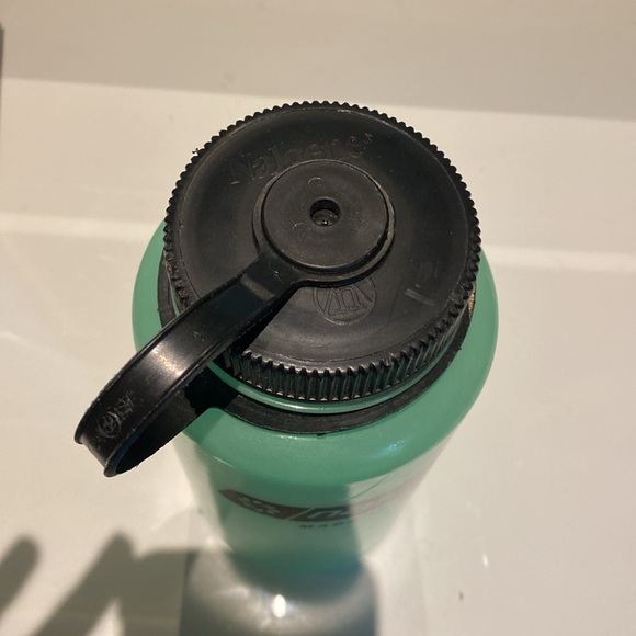 Nalgene Glow in the dark water bottle - Picture 4 of 6